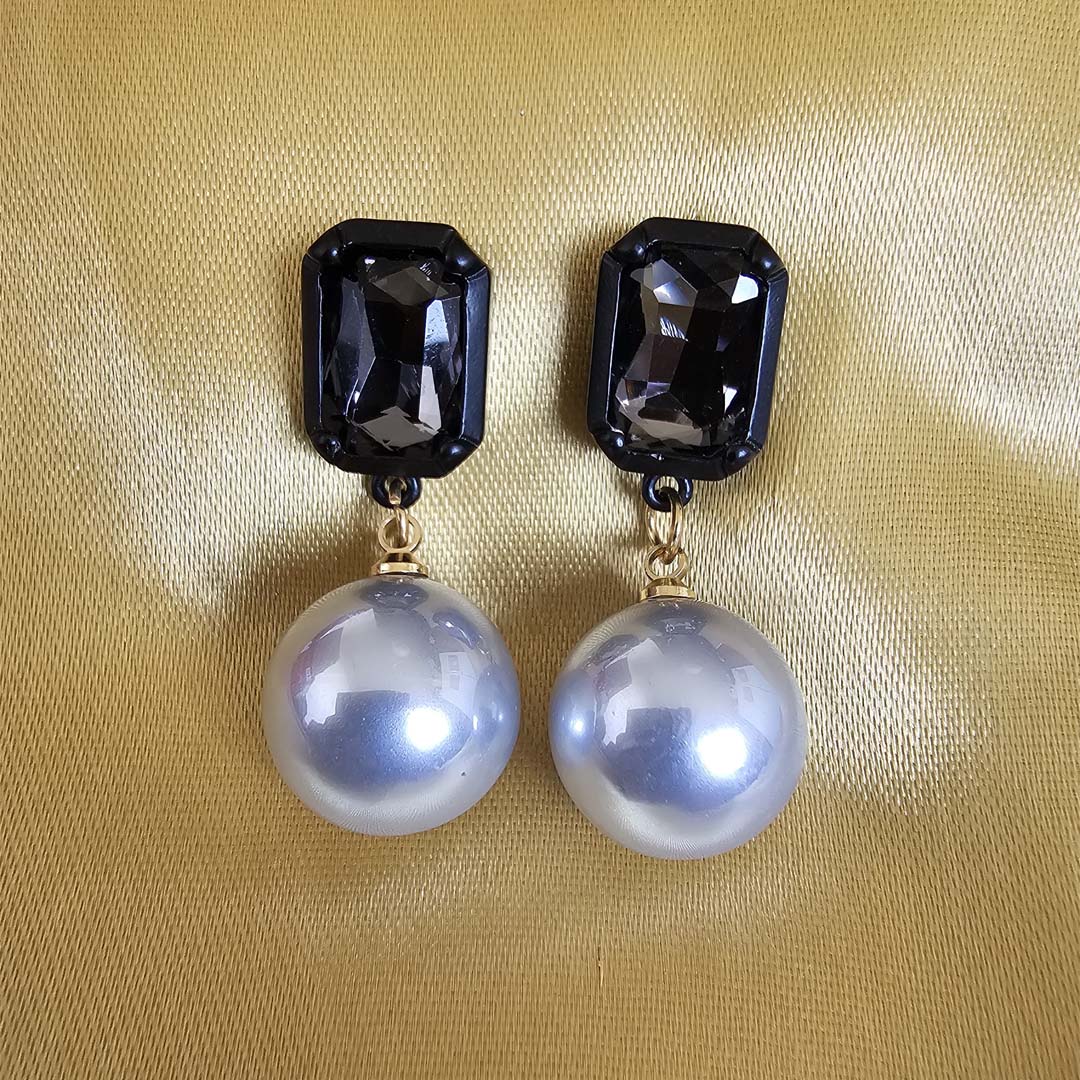 Earring_42.jpg THE BIG DARK PEARL - Image 1